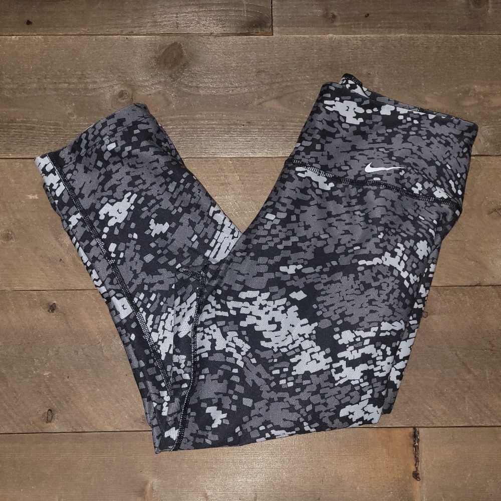 Nike Legend Tight Poly Capri Drift